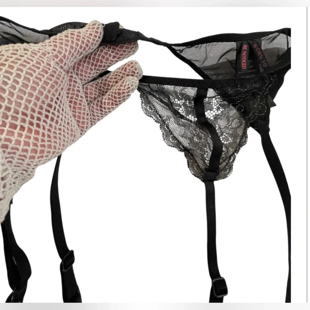 Black Lace Garter Belt with Adjustable Straps - Picture 8 of 12